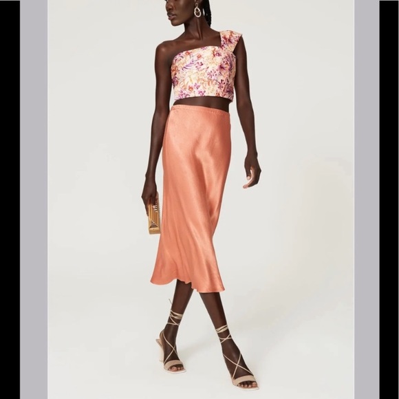 Amur Madame Crop Top - Picture 2 of 16